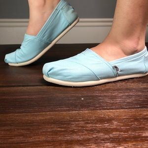 Baby blue Toms